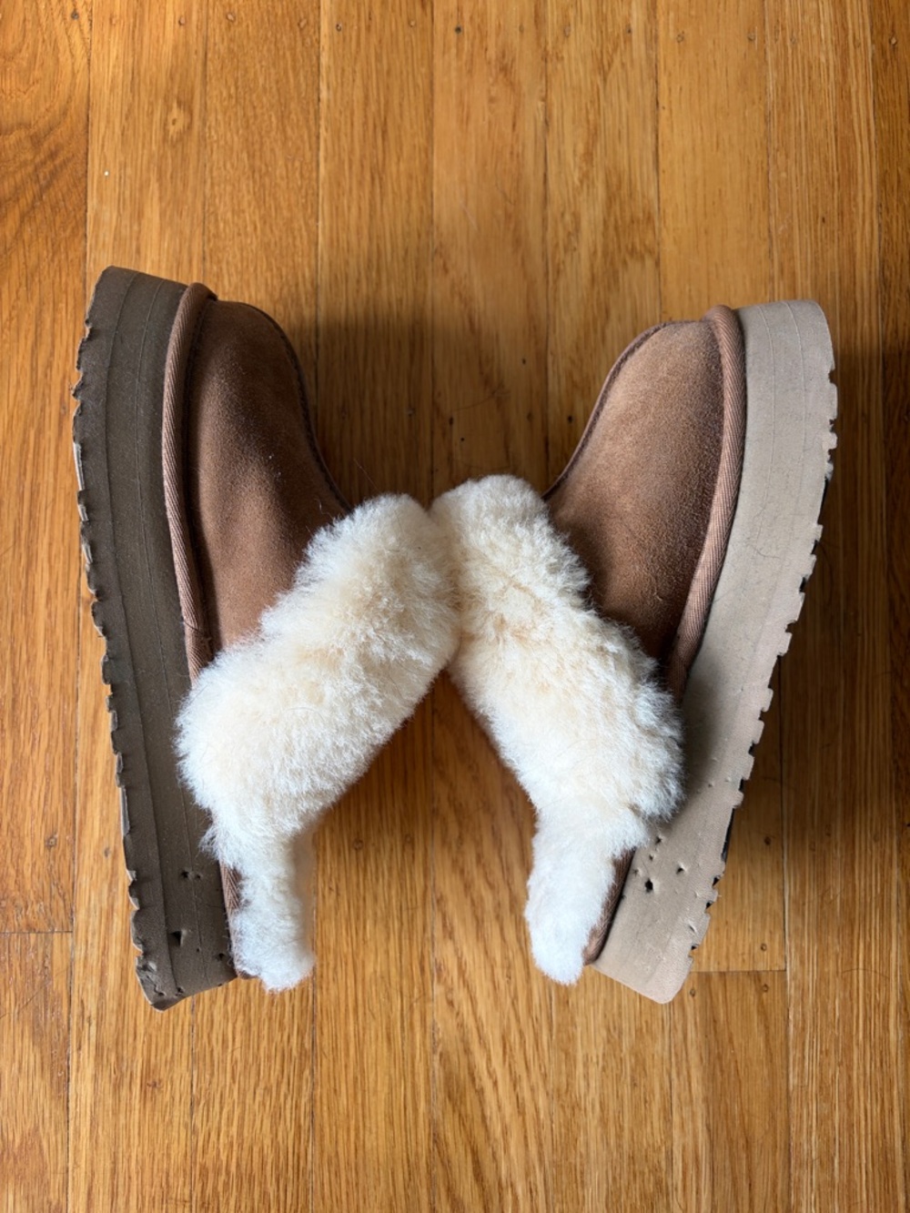 Ugg slippers - Picture 3 of 4